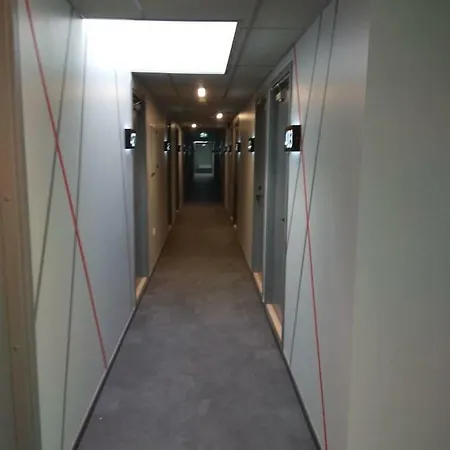 アパート Studio 404 *
